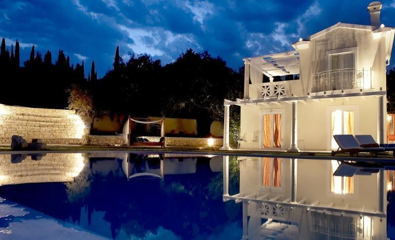 Castello Di Vista Hotel Ипсос Екстериор снимка