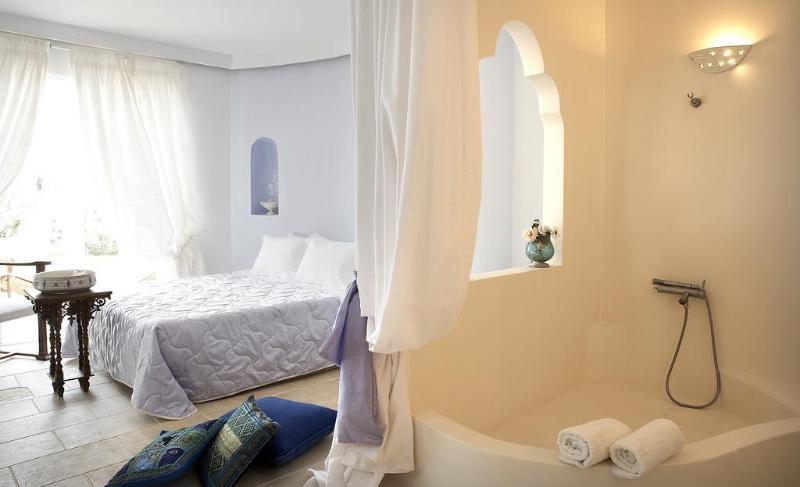 Castello Di Vista Hotel Ипсос Екстериор снимка