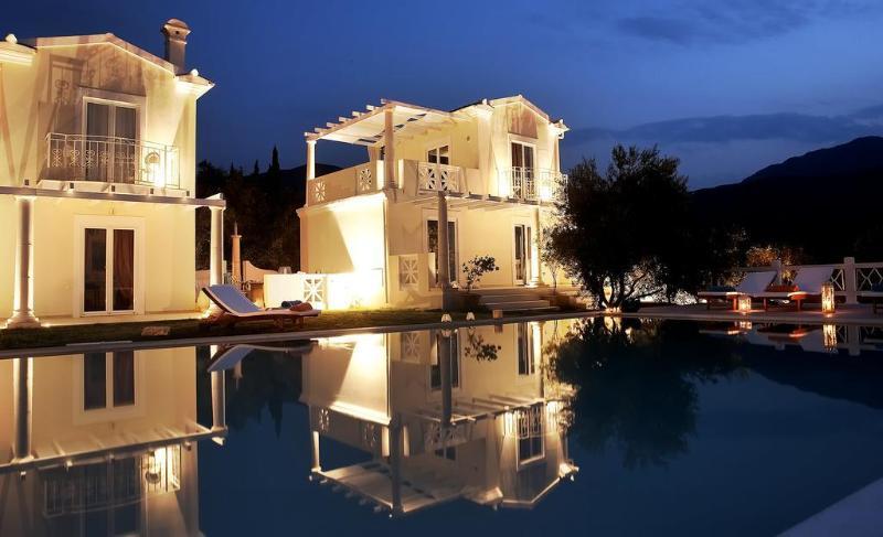 Castello Di Vista Hotel Ипсос Екстериор снимка