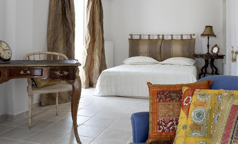 Castello Di Vista Hotel Ипсос Екстериор снимка